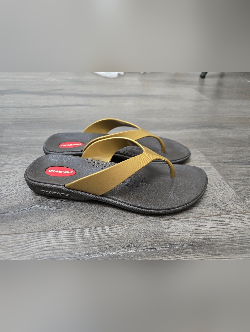 Okabashi Breeze Flip Flops Sandal Black Gold Womens Size M/L Beach Travel Summer
